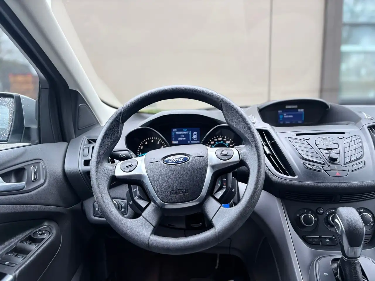 Ford Escape снимка Ford Escape