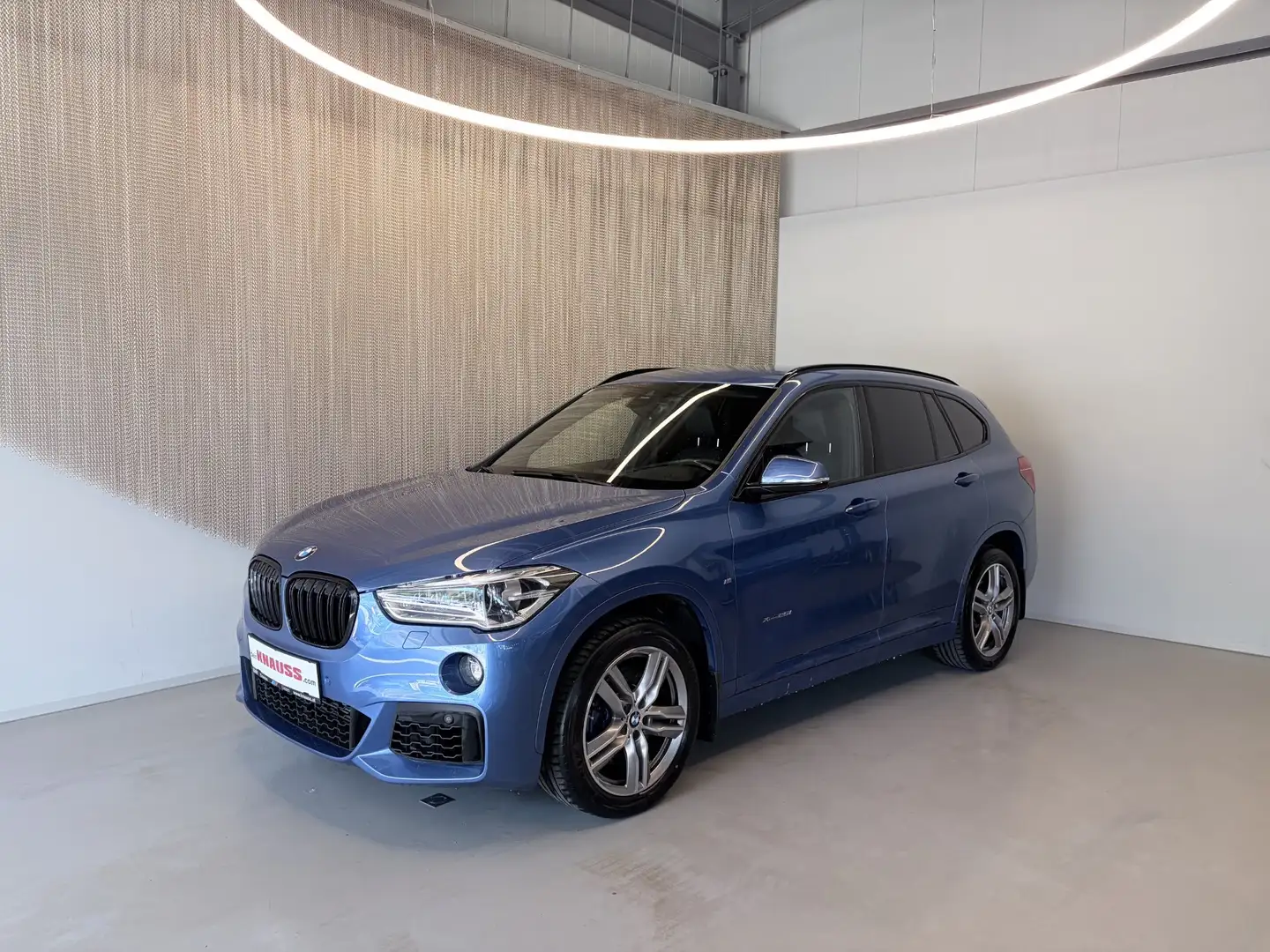 BMW X1 xDrive25i Blau - 1
