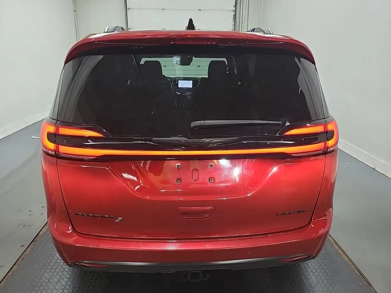 Chrysler Pacifica photo Chrysler Pacifica