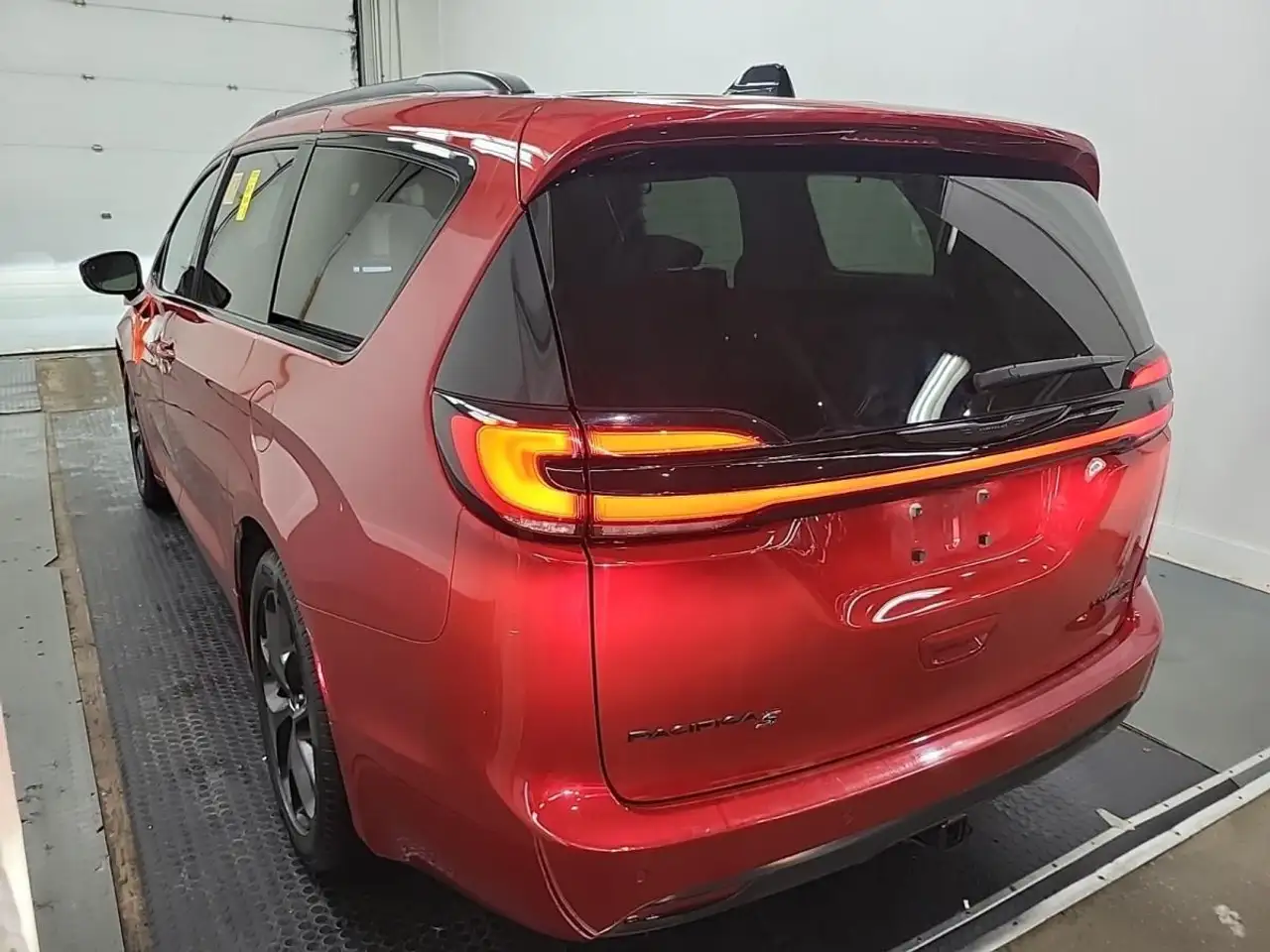 Chrysler Pacifica photo Chrysler Pacifica