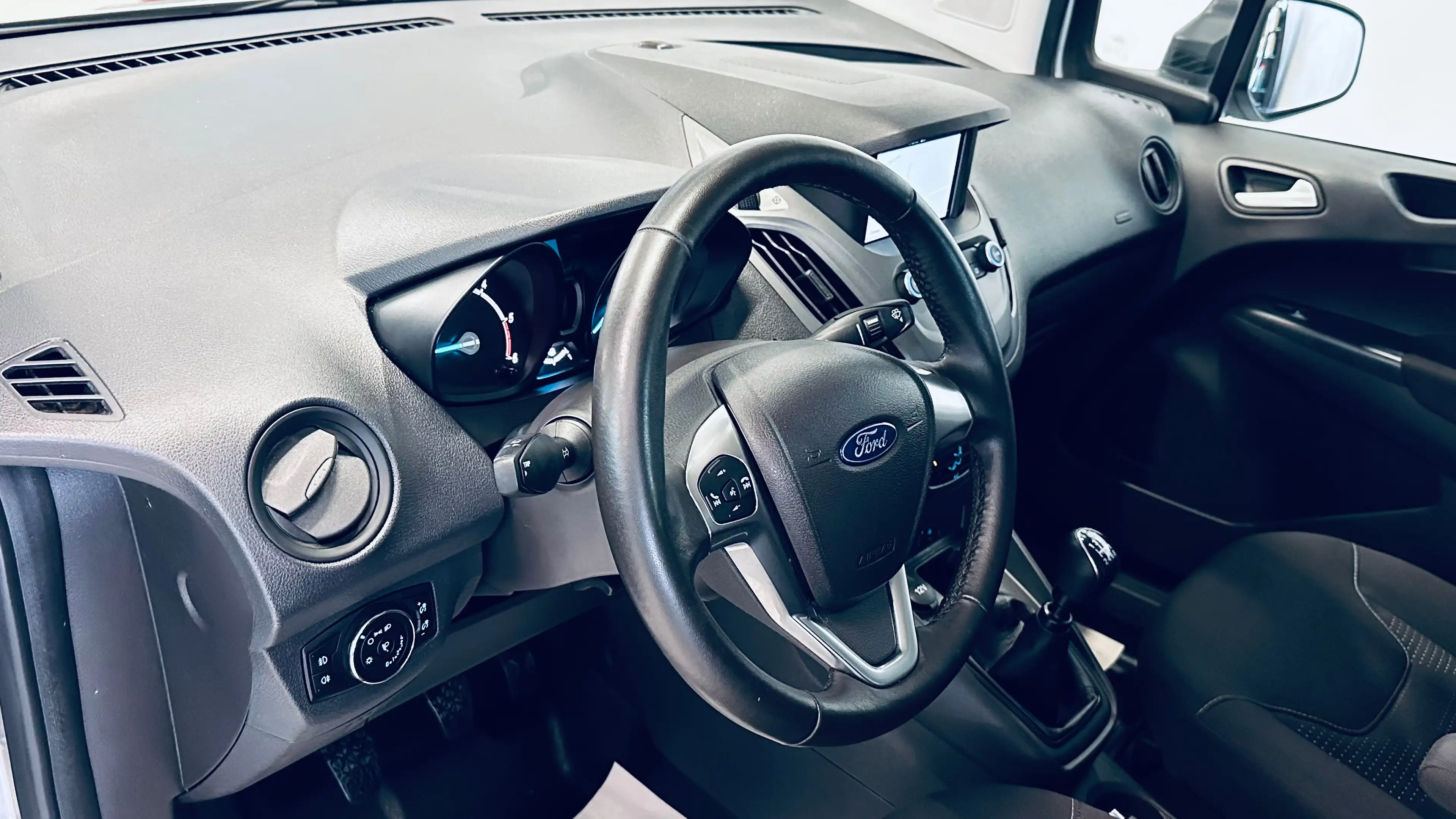 Ford Transit Courier Transit Courier 1.5 TDCi Ambiente (EU6.2) — photo 10