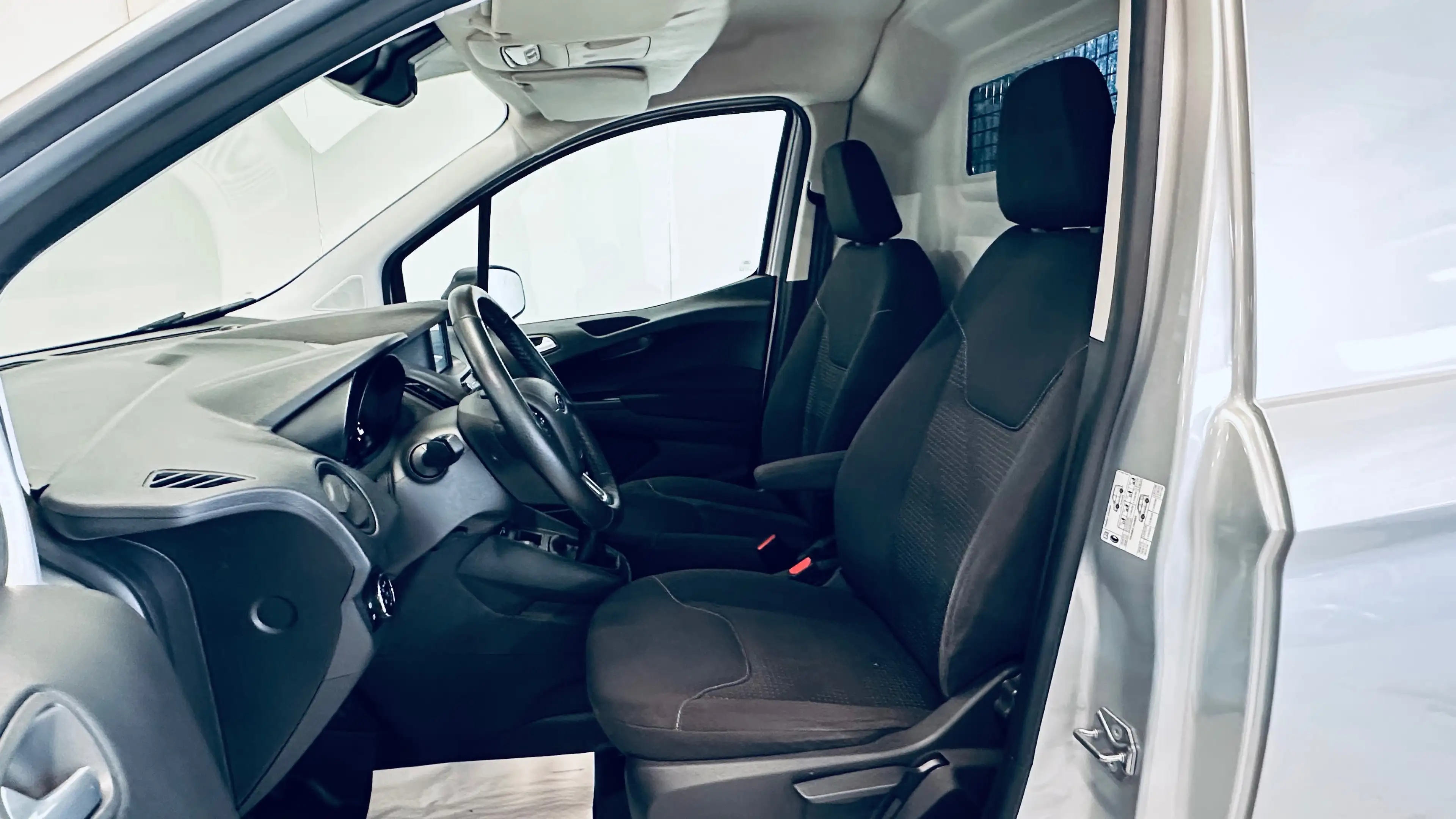 Ford Transit Courier Transit Courier 1.5 TDCi Ambiente (EU6.2) — photo 9