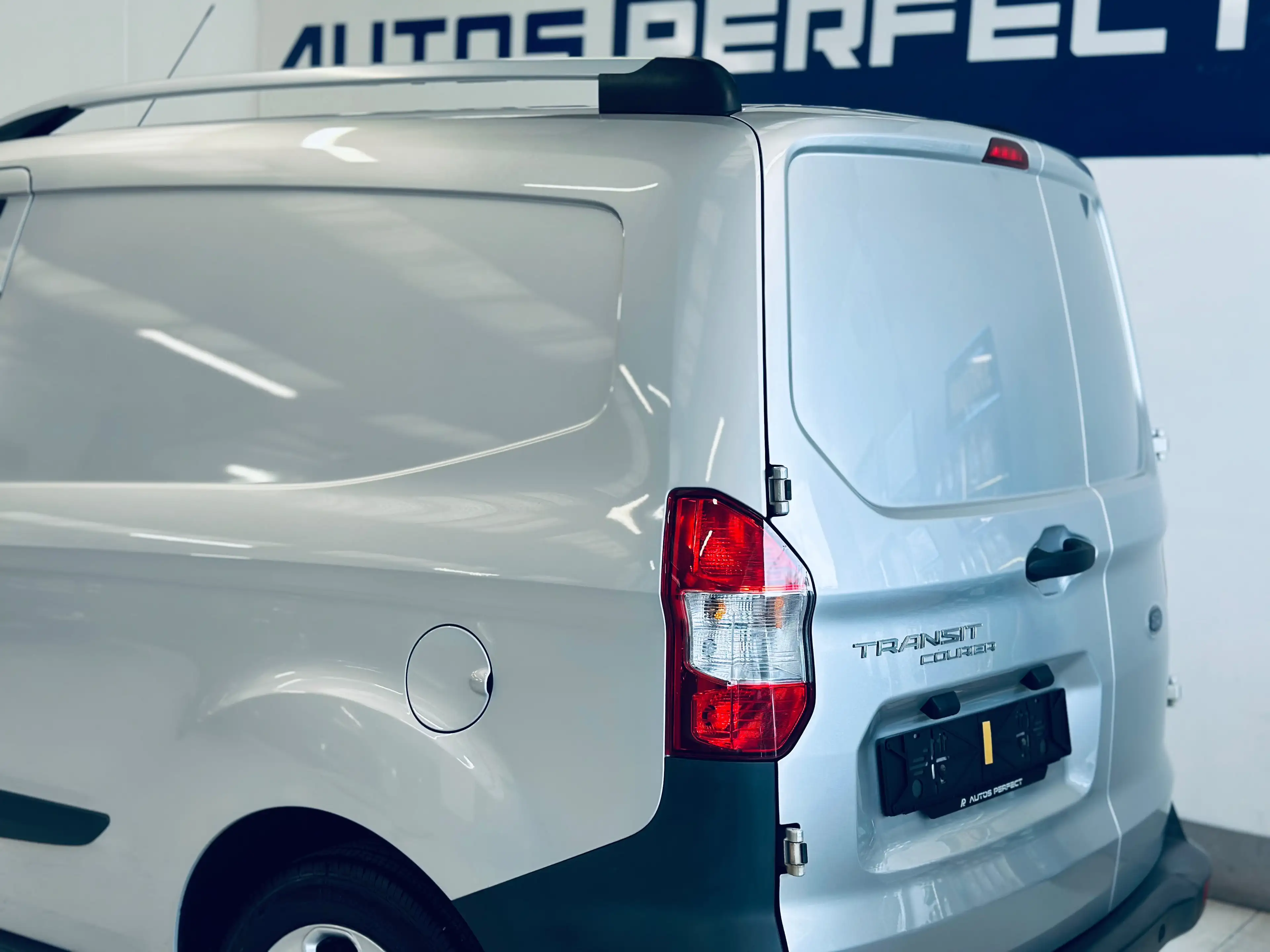 Ford Transit Courier Transit Courier 1.5 TDCi Ambiente (EU6.2) — photo 6