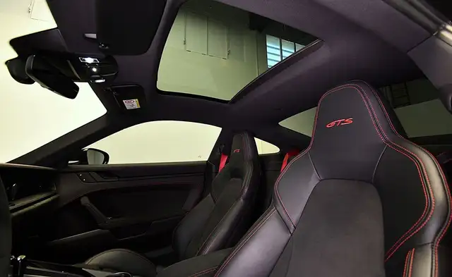 Porsche 911 view 14