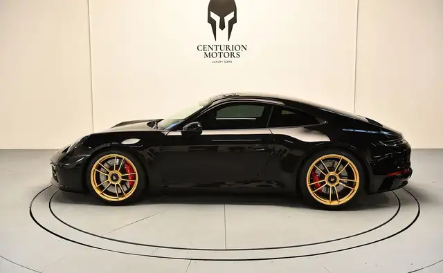 Porsche 911 view 6