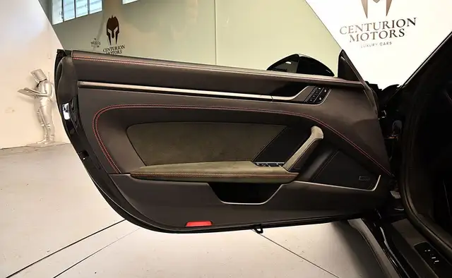 Porsche 911 view 9