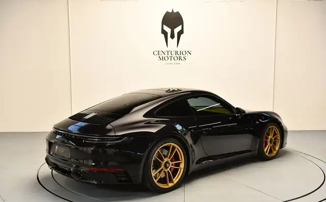 Porsche 911 view 4