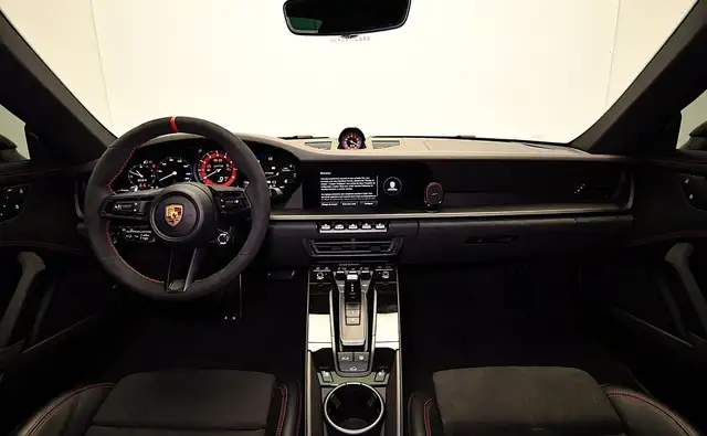 Porsche 911 view 11