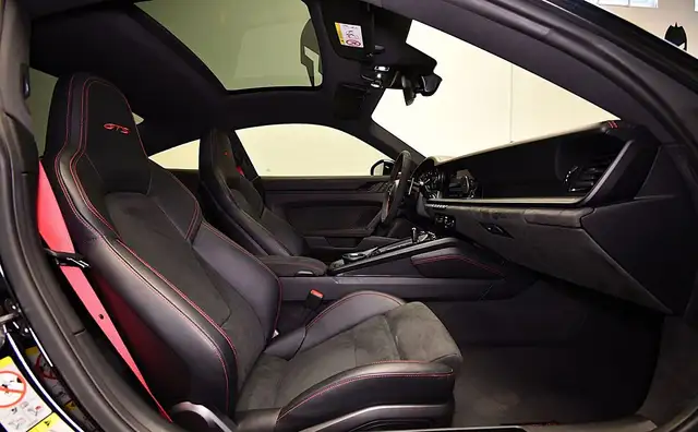 Porsche 911 view 8