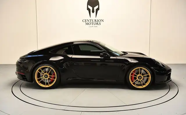 Porsche 911 view 3