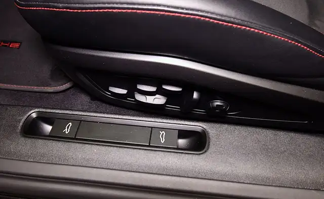Porsche 911 view 10