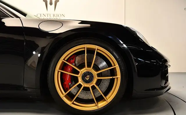 Porsche 911 view 7