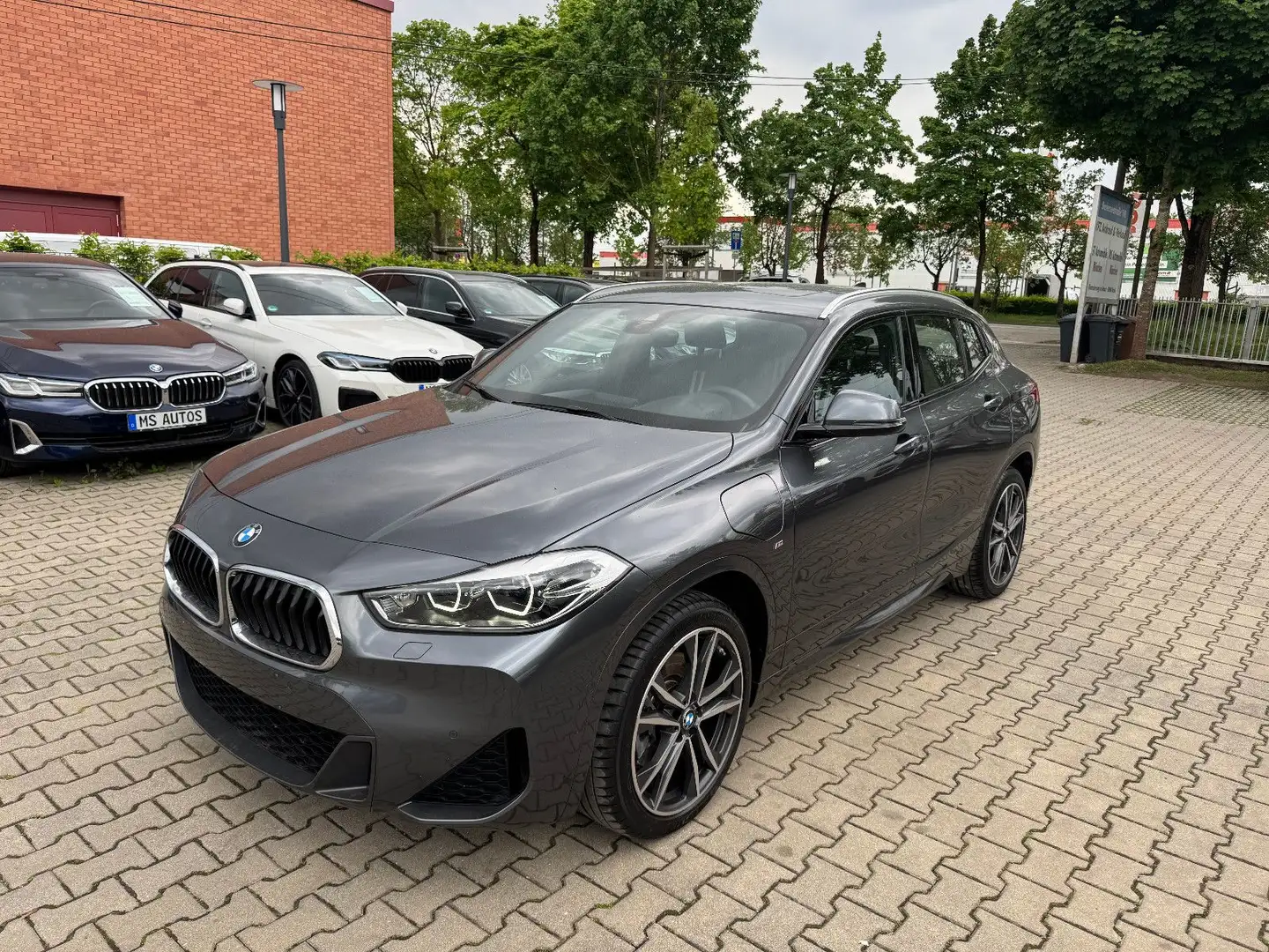 BMW X2 xDrive 25 e MSport*Panorama*Kamera*ACC*NaviP Grau - 1