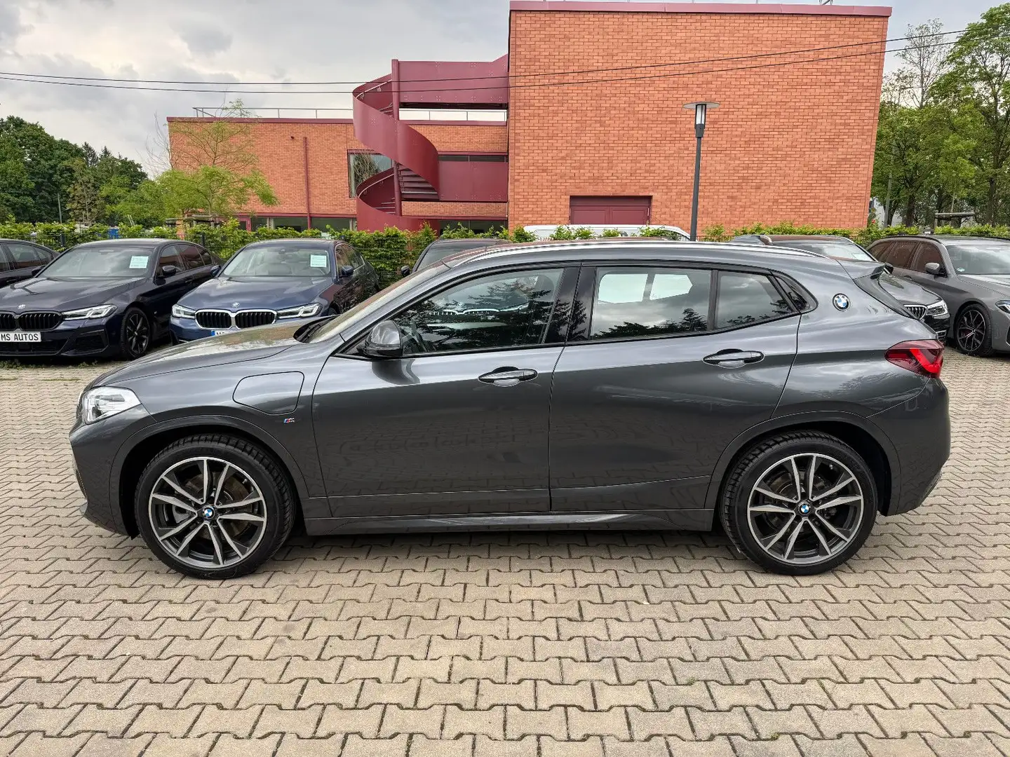 BMW X2 xDrive 25 e MSport*Panorama*Kamera*ACC*NaviP Grau - 2