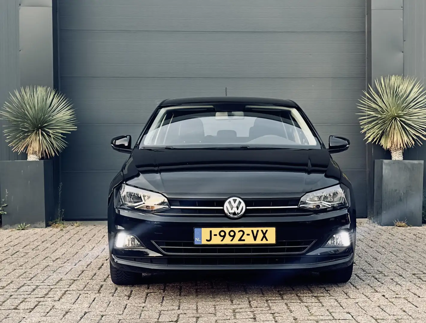 Volkswagen Polo 1.0 TSI Comfortline Zwart - 2