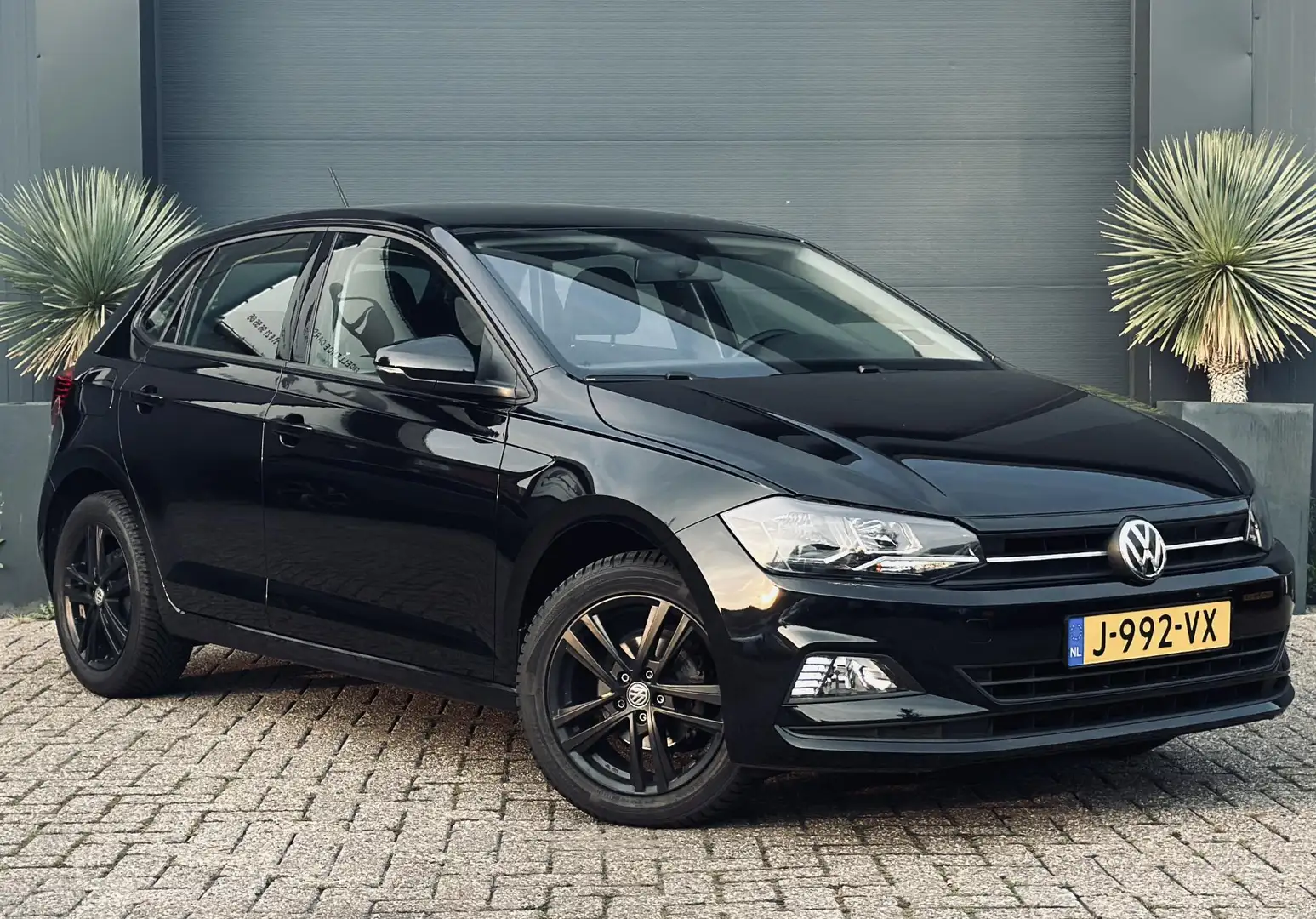 Volkswagen Polo 1.0 TSI Comfortline Zwart - 1