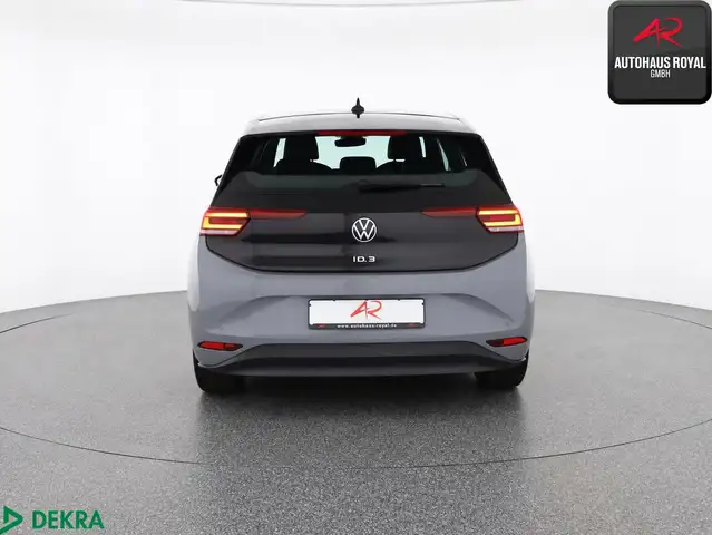 Volkswagen Id.3 view 4