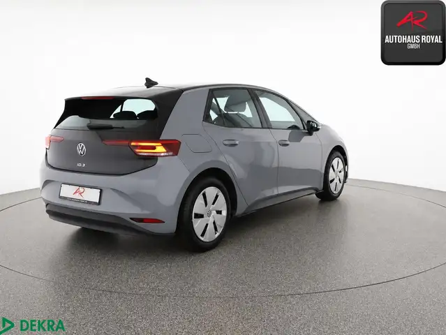 Volkswagen Id.3 view 5