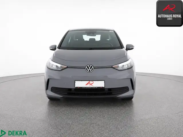 Volkswagen Id.3 view 8