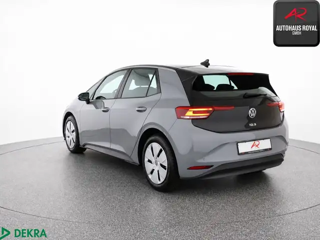Volkswagen Id.3 view 3