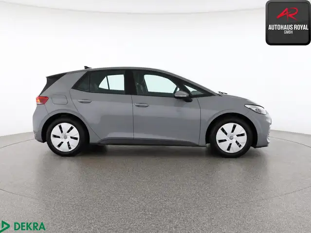 Volkswagen Id.3 view 6