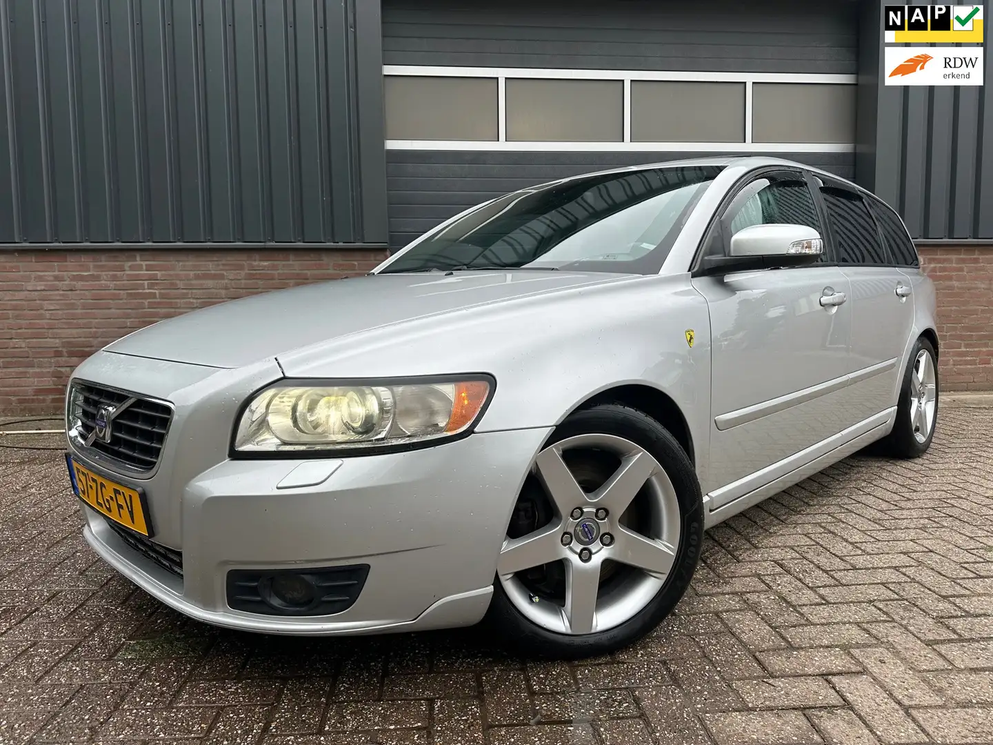 Volvo V50 2.5 T5 230PK Summum 5 Cilinder Schuifdak / Verlagi Grijs - 1