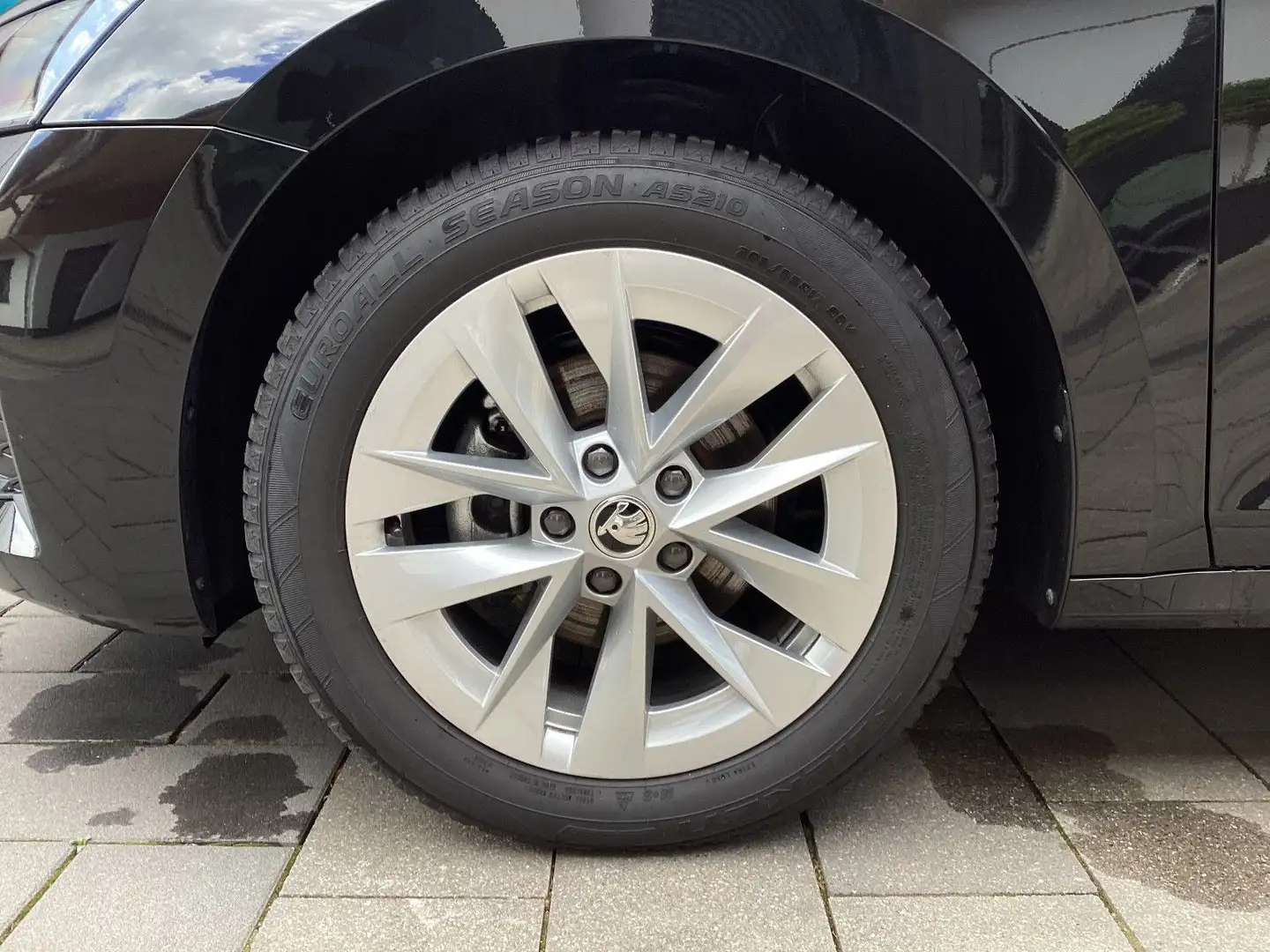 Skoda Octavia Combi 1.5 eTSI DSG Selection LED+ACC+Nav Zwart - 2