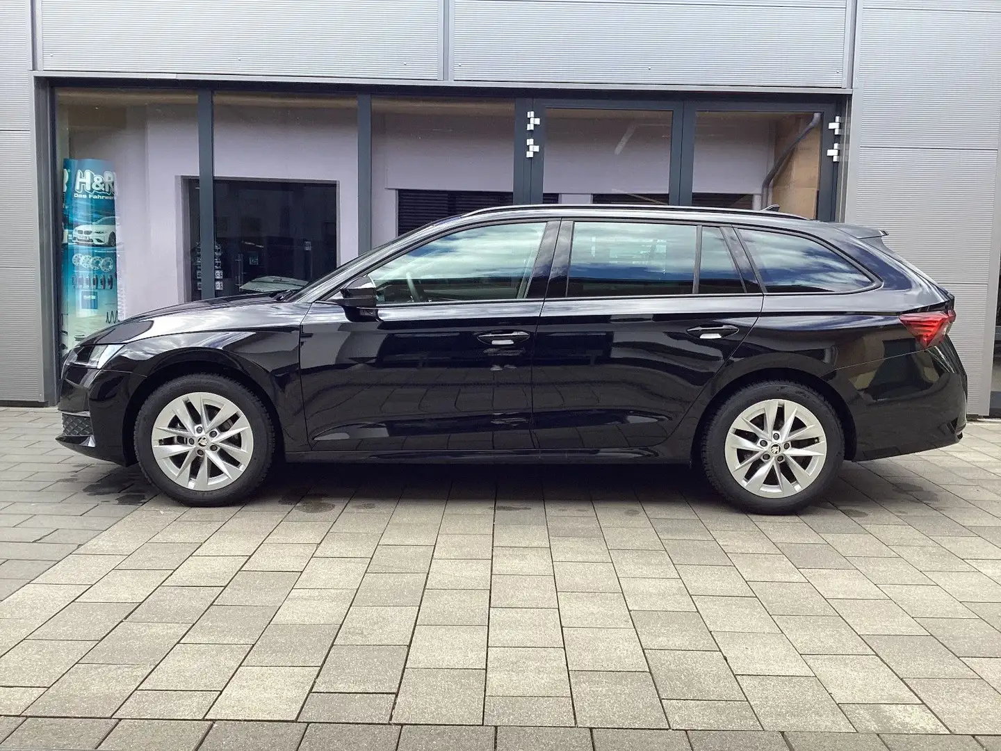 Skoda Octavia Combi 1.5 eTSI DSG Selection LED+ACC+Nav Zwart - 1