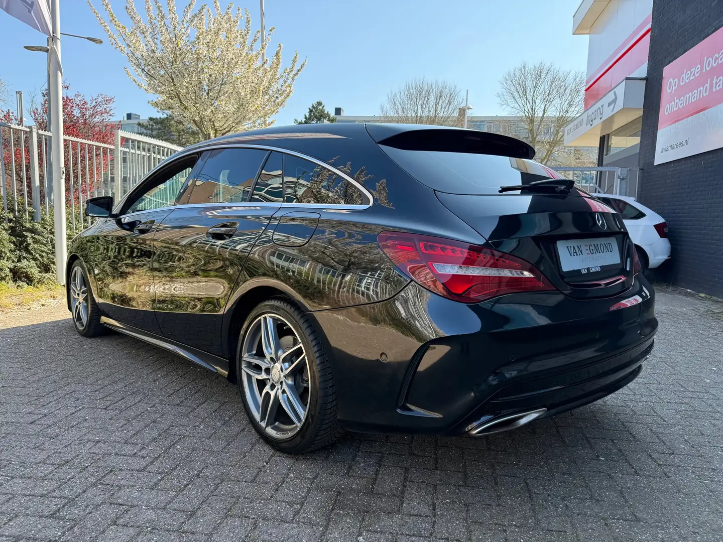 Mercedes-Benz CLA 180 Shooting Brake Prestige Schwarz - 2