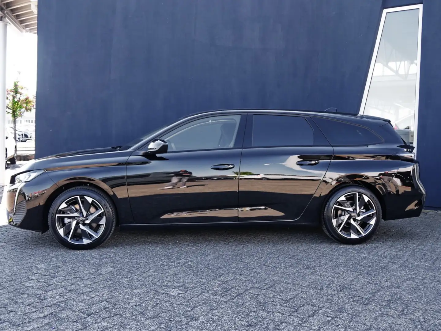 Peugeot 308 SW Allure 145 Hybrid ACC+Kamera+Keyless+Navi Schwarz - 2