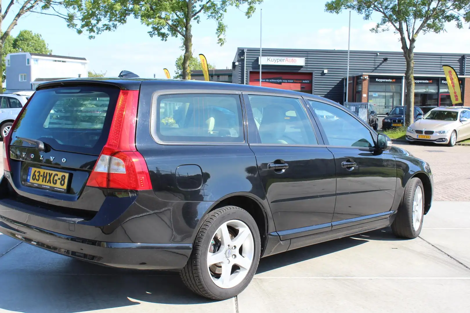 Volvo V70 2.0D Momentum navi leder lm volledig onderhouden Zwart - 2