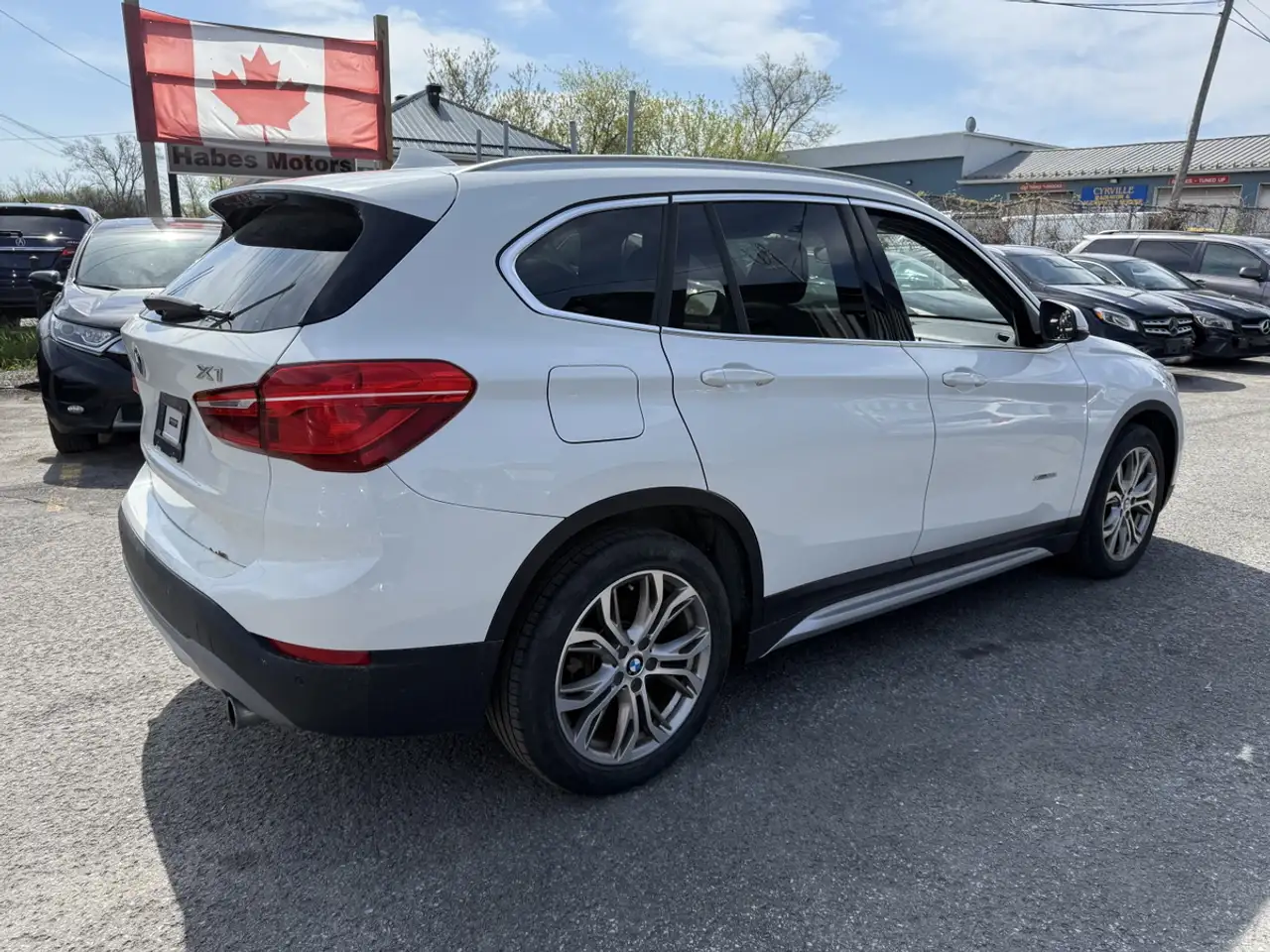 BMW X1 снимка BMW X1