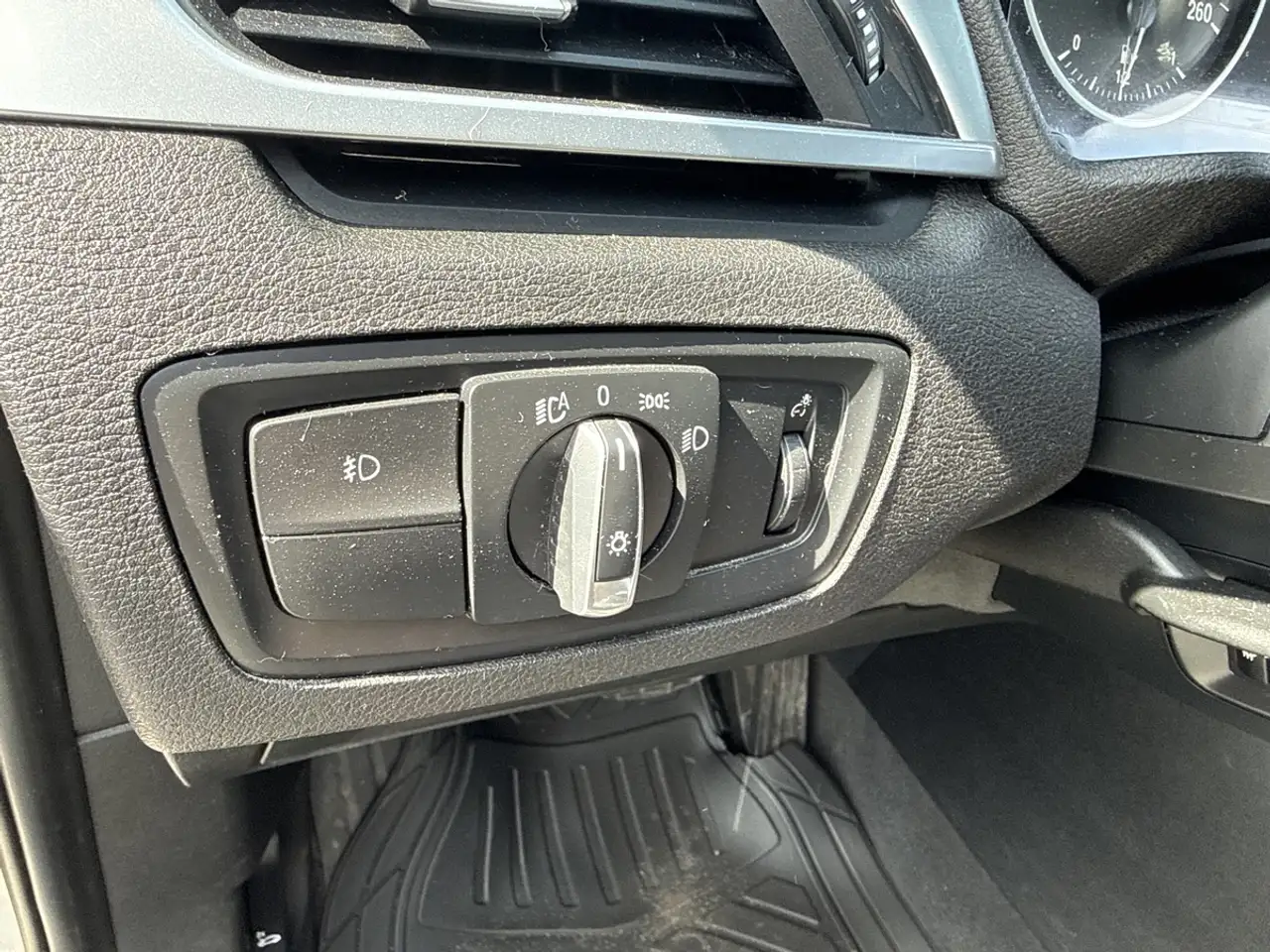 BMW X1 снимка BMW X1