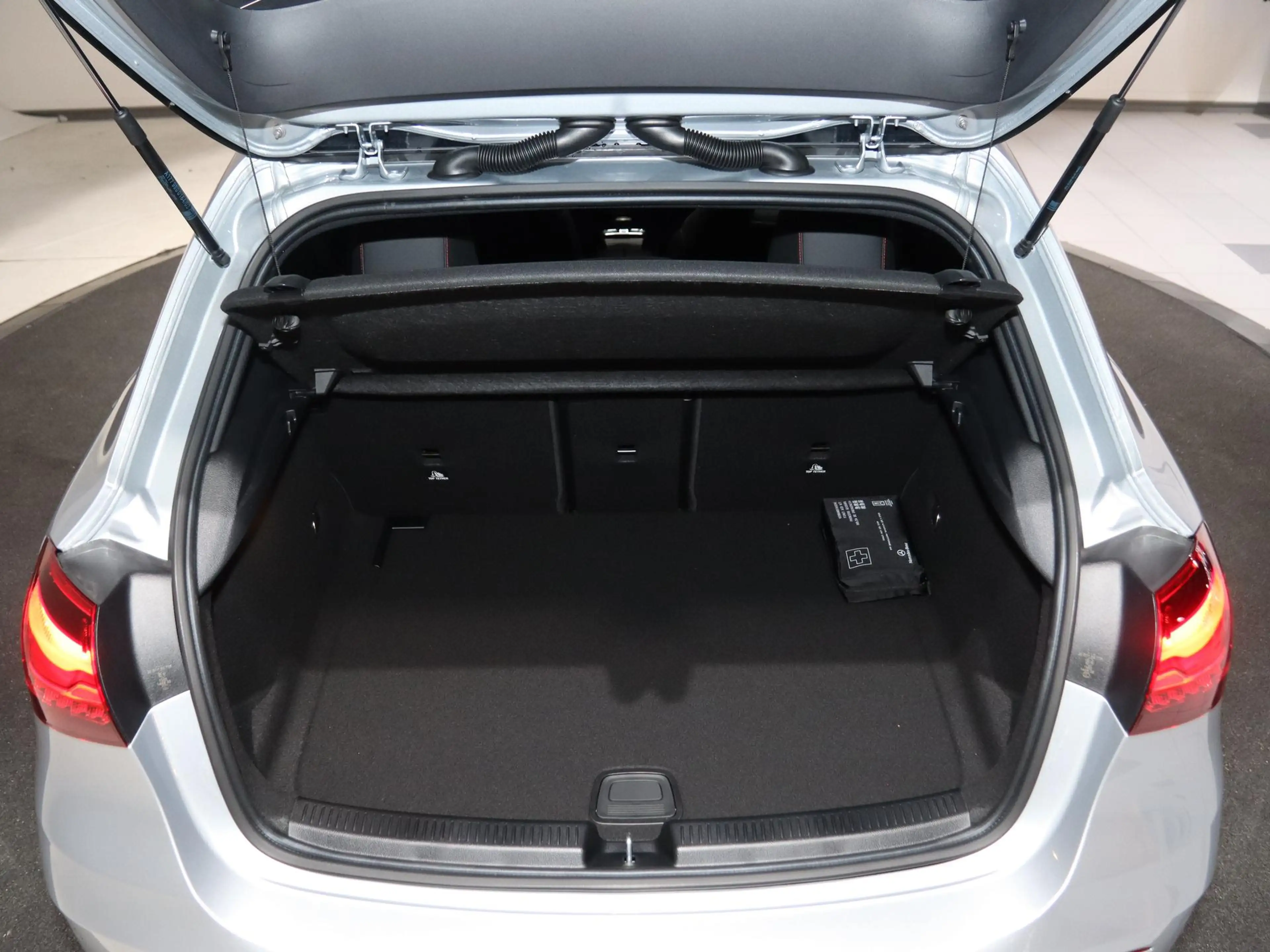 Mercedes-Benz A 180 Business Solution AMG | Panoramaschuifdak | Premiu — photo 10