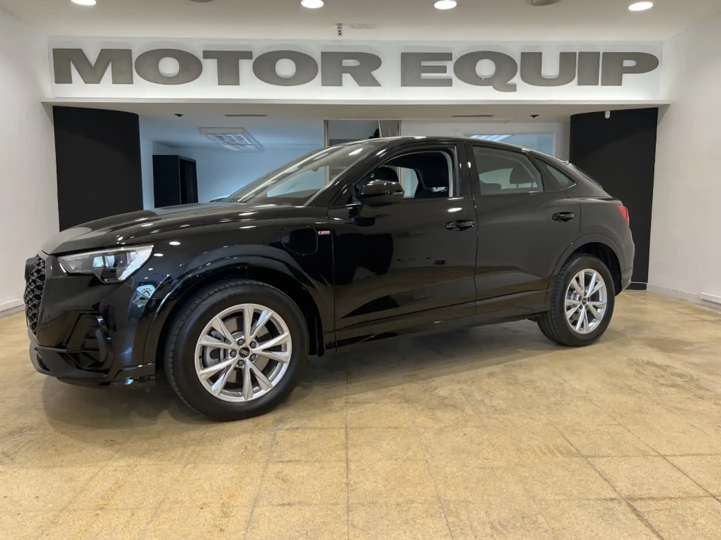 Audi Q3 Sportback 45 TFSIe Black line S-tronic Negro - 1