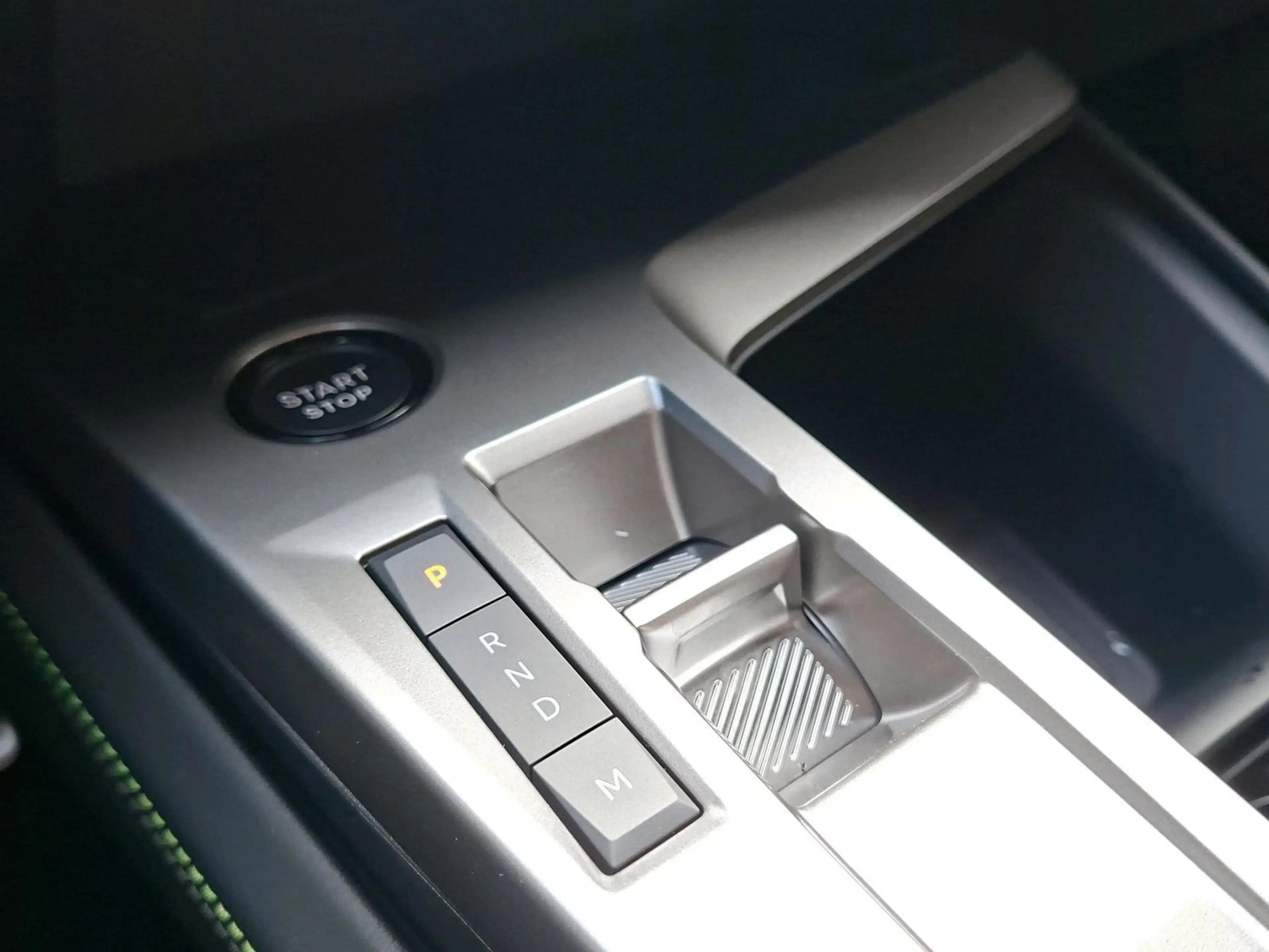 Peugeot 308 1.2 Hybrid 145 SW GT Exclusive — photo 11
