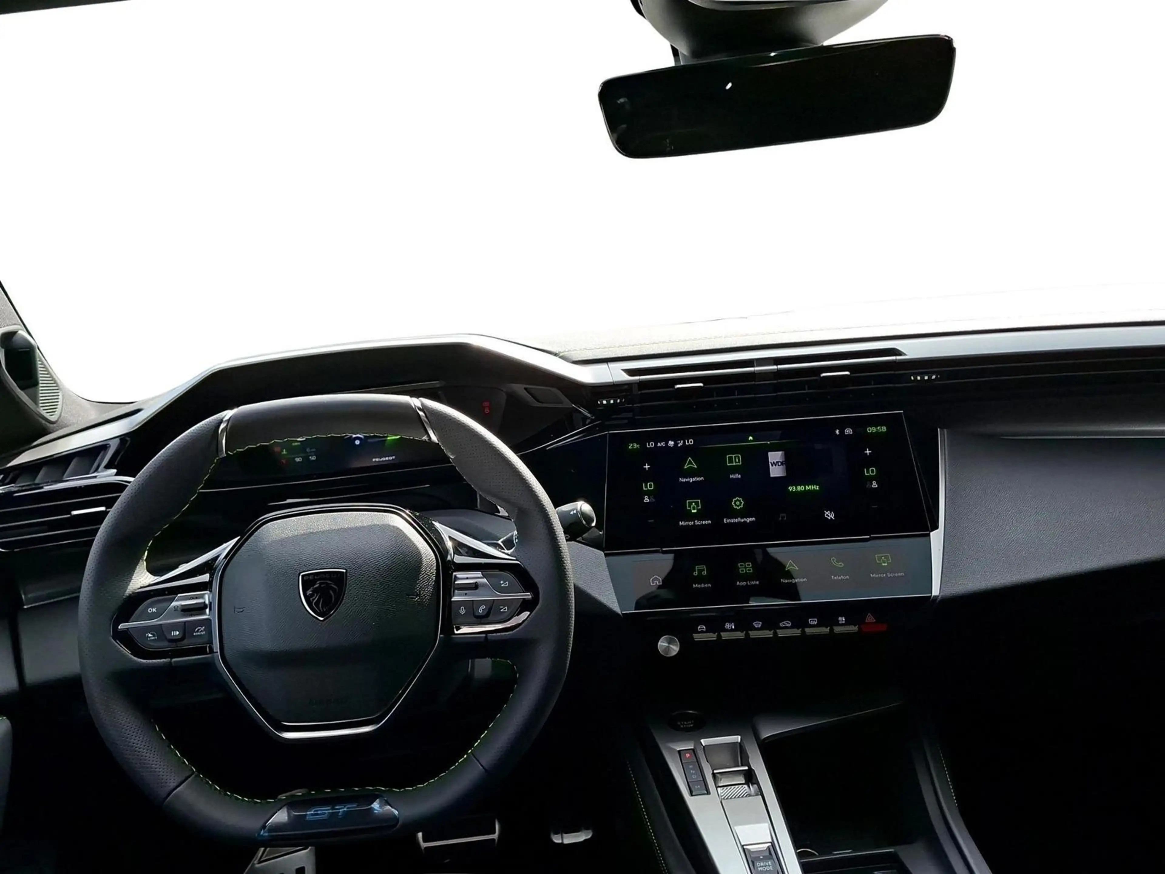 Peugeot 308 1.2 Hybrid 145 SW GT Exclusive — photo 9