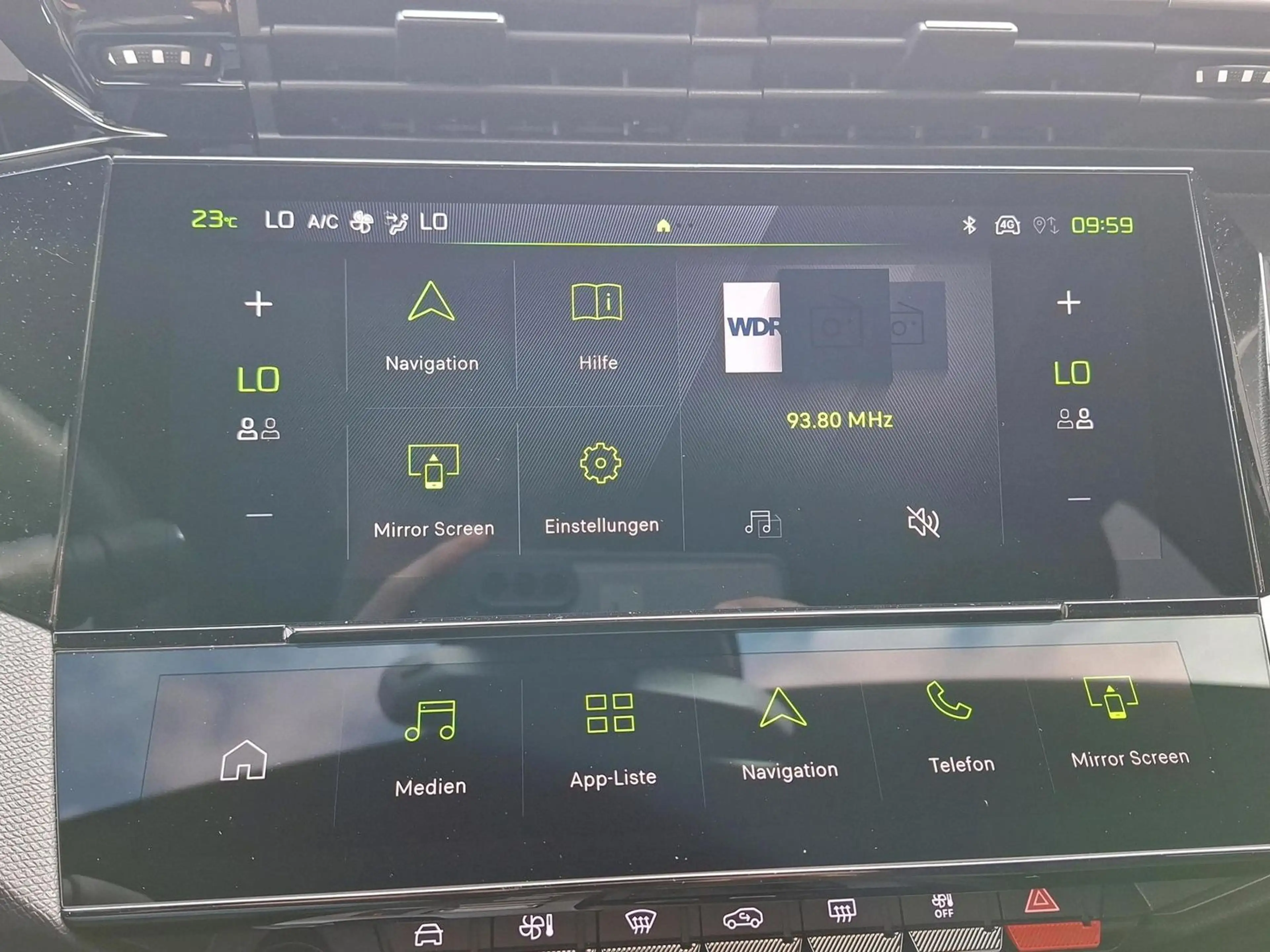 Peugeot 308 1.2 Hybrid 145 SW GT Exclusive — photo 12