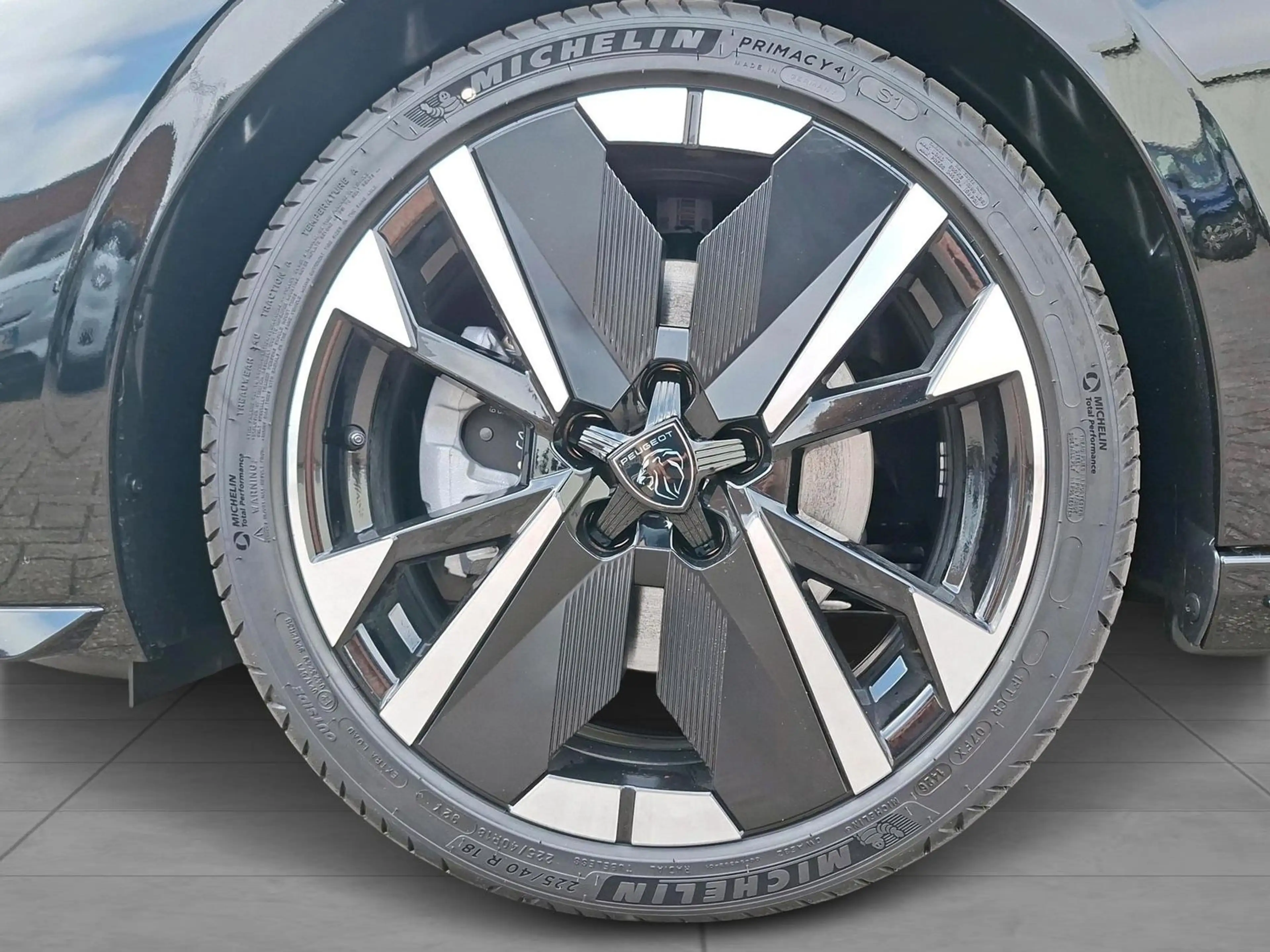 Peugeot 308 1.2 Hybrid 145 SW GT Exclusive — photo 6