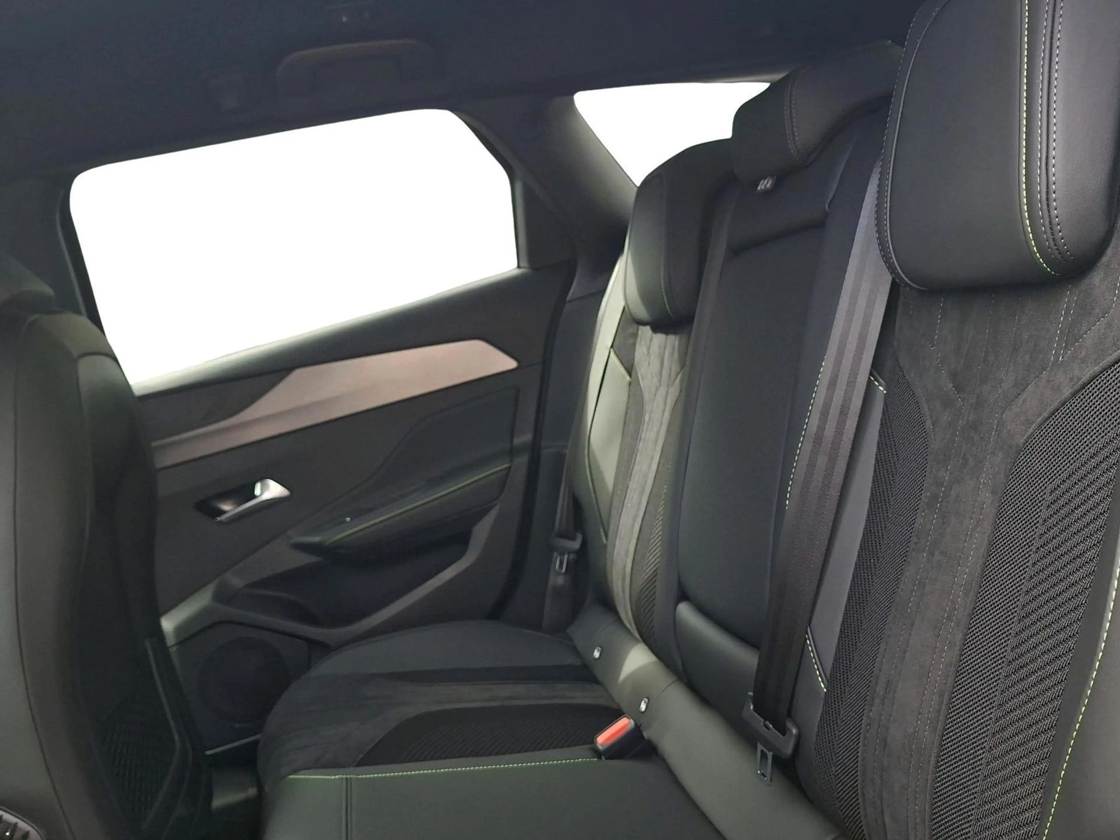 Peugeot 308 1.2 Hybrid 145 SW GT Exclusive — photo 8