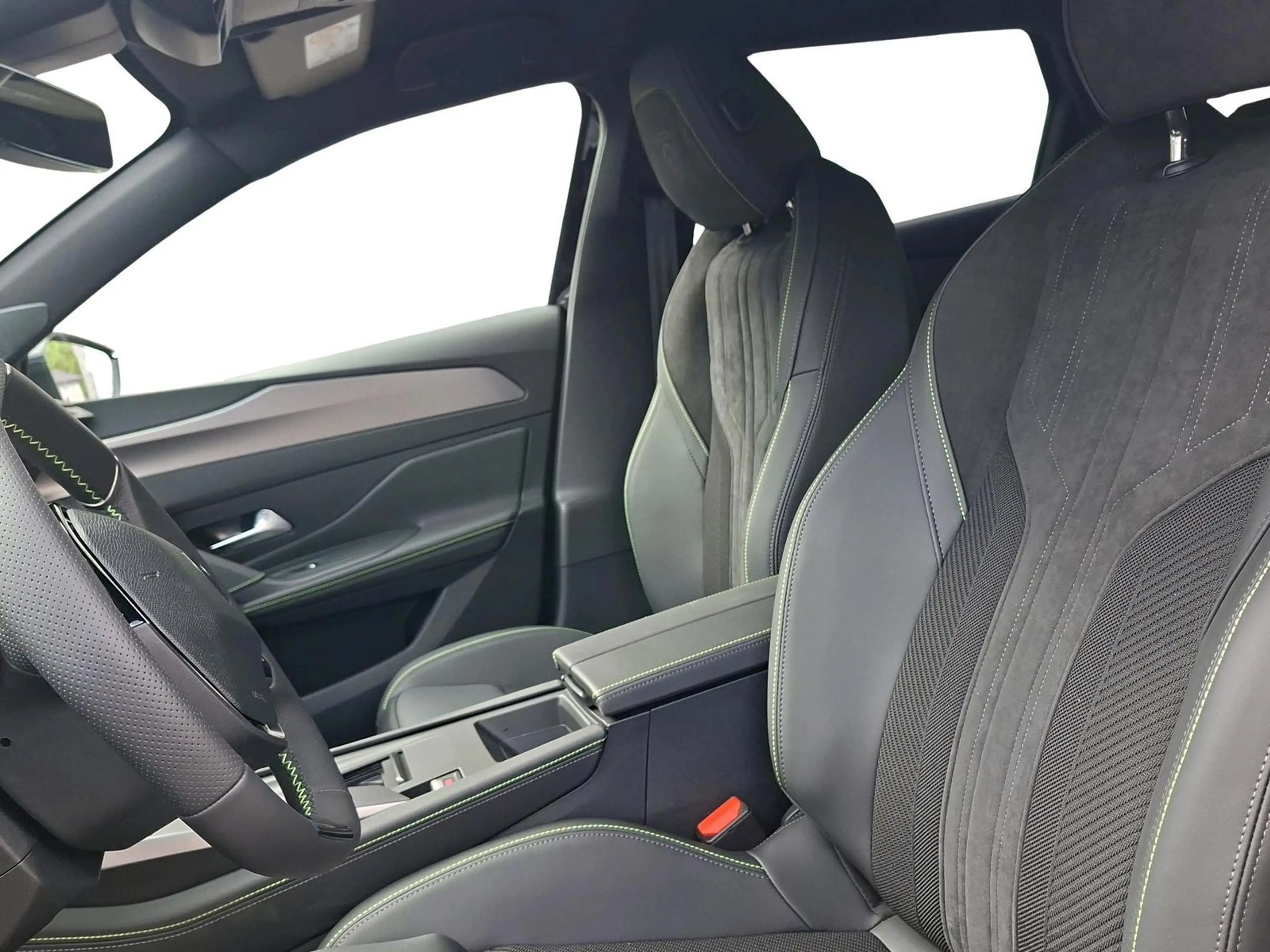 Peugeot 308 1.2 Hybrid 145 SW GT Exclusive — photo 7