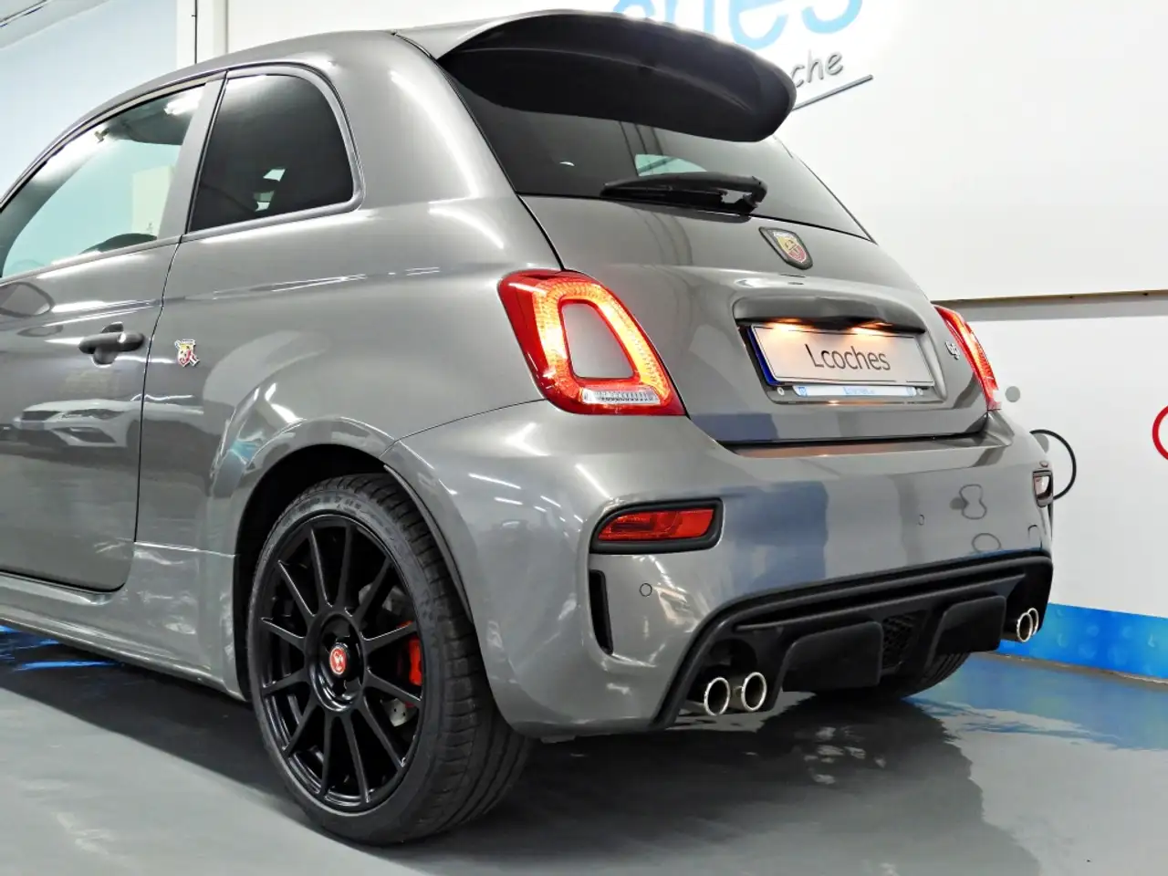 Abarth 695 2023 — фото 12