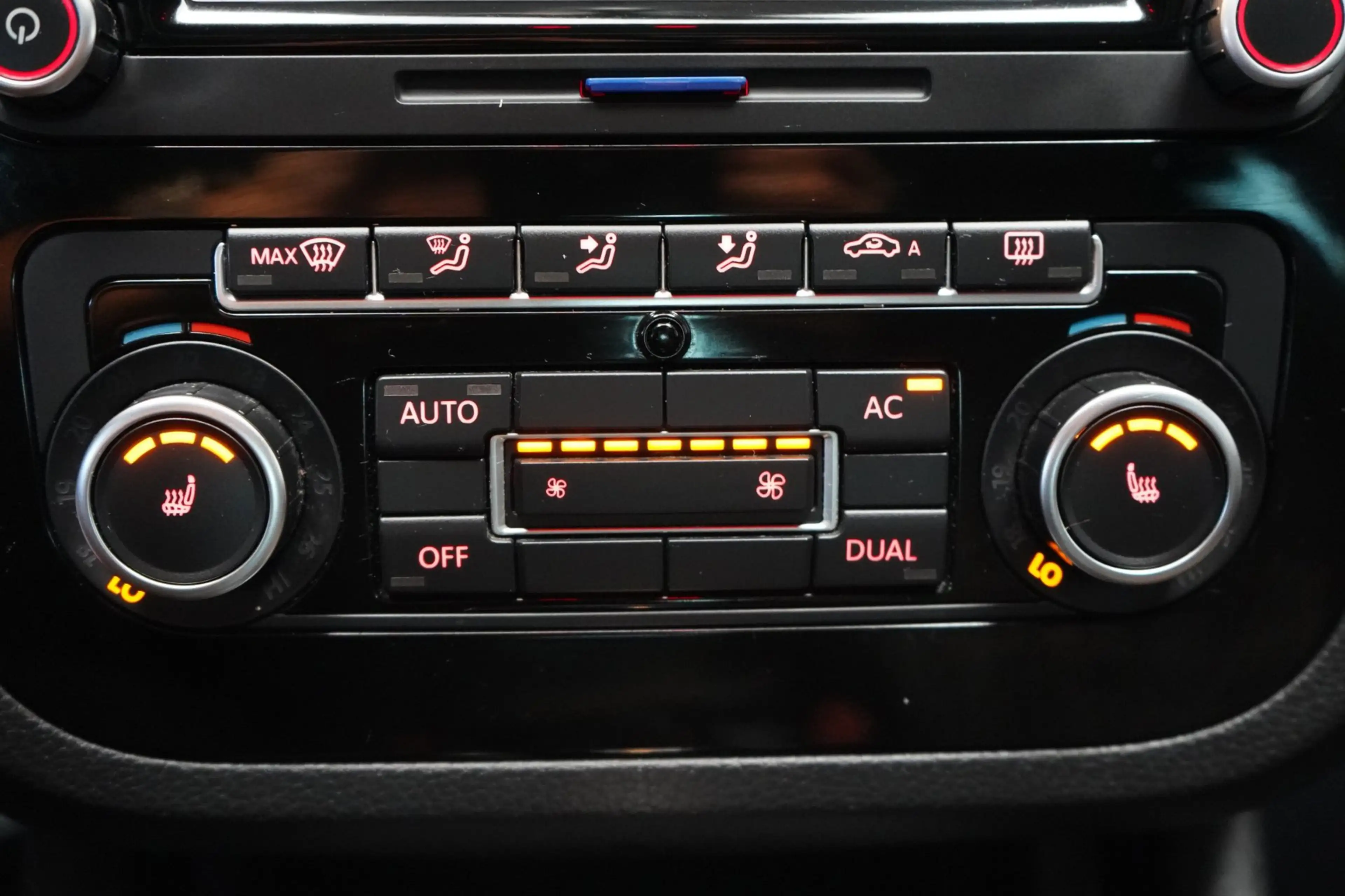 Volkswagen Scirocco 1.4 TSI Edition | STOELVERW. | PANODAK | PDC | AIR — photo 28
