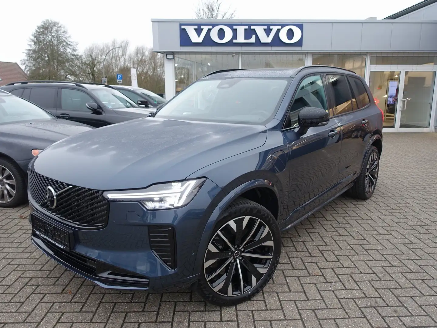 Volvo XC90 Plus Dark T8 AWD Plug-in Hybrid PANO/360° Blau - 1