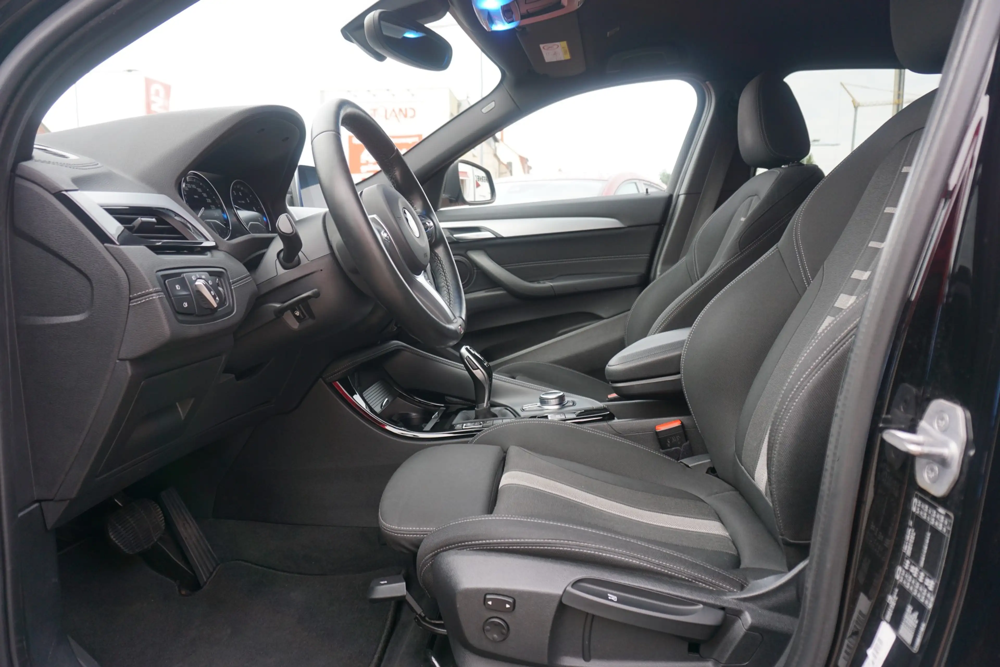 BMW X2 sDrive 18i Advantage Aut. LED Navi Kamera — photo 9