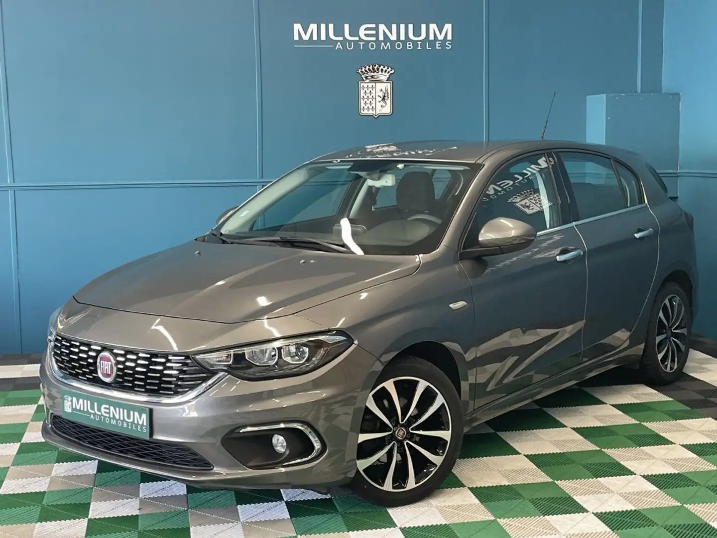 Fiat Tipo 1.4 95CH EASY 5P Gris - 1