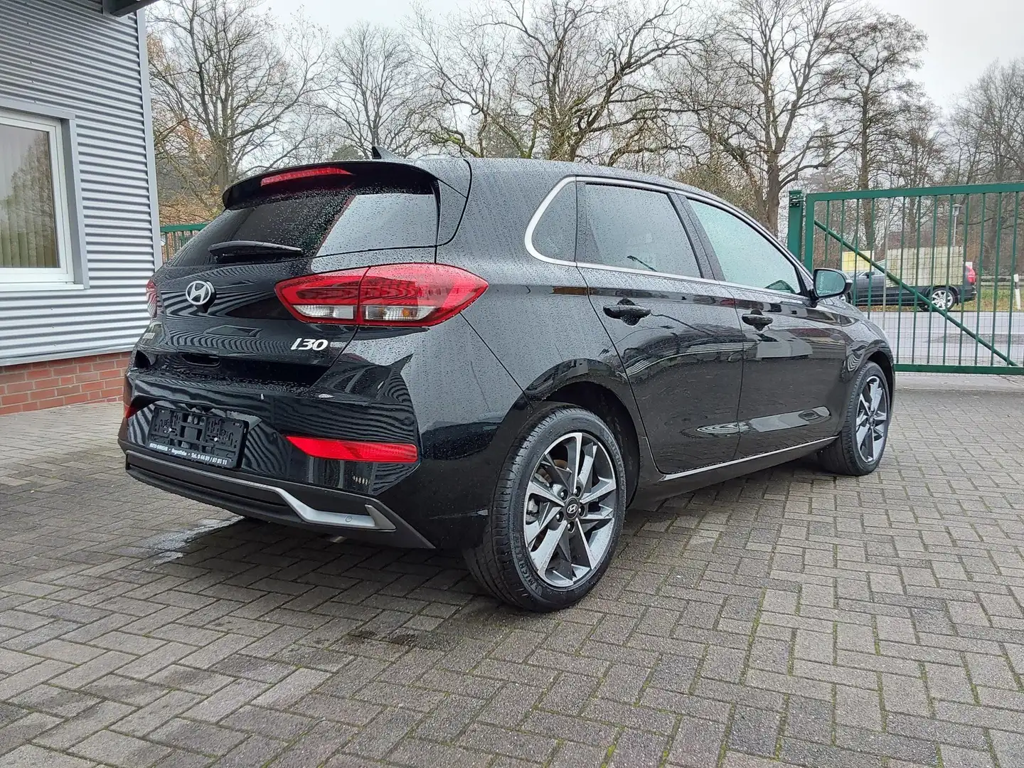 Hyundai i30 1.0 T-GDI Advantage LED/PDC/KAM/SHZ/NAV 74 kW (... Schwarz - 2