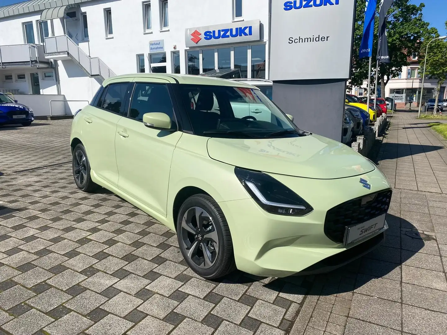 Suzuki Swift 1.2 DUALJET HYBRID Comfort+ CVT /NAVI/LED Jaune - 1