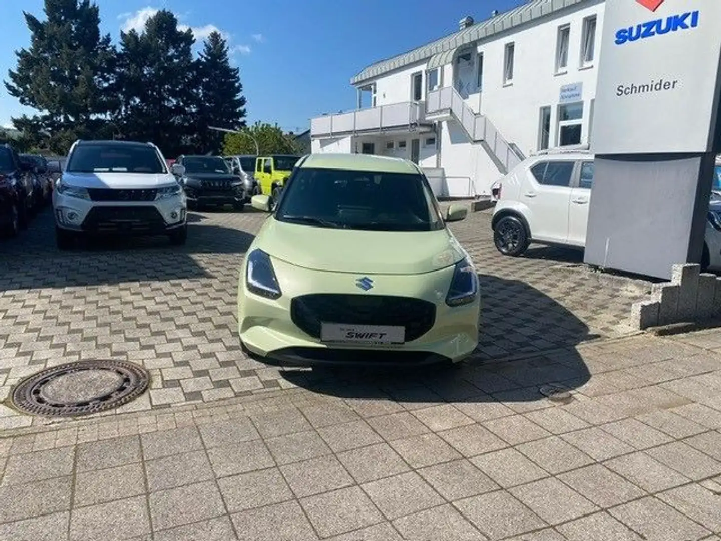 Suzuki Swift 1.2 DUALJET HYBRID Comfort+ CVT /NAVI/LED Jaune - 2