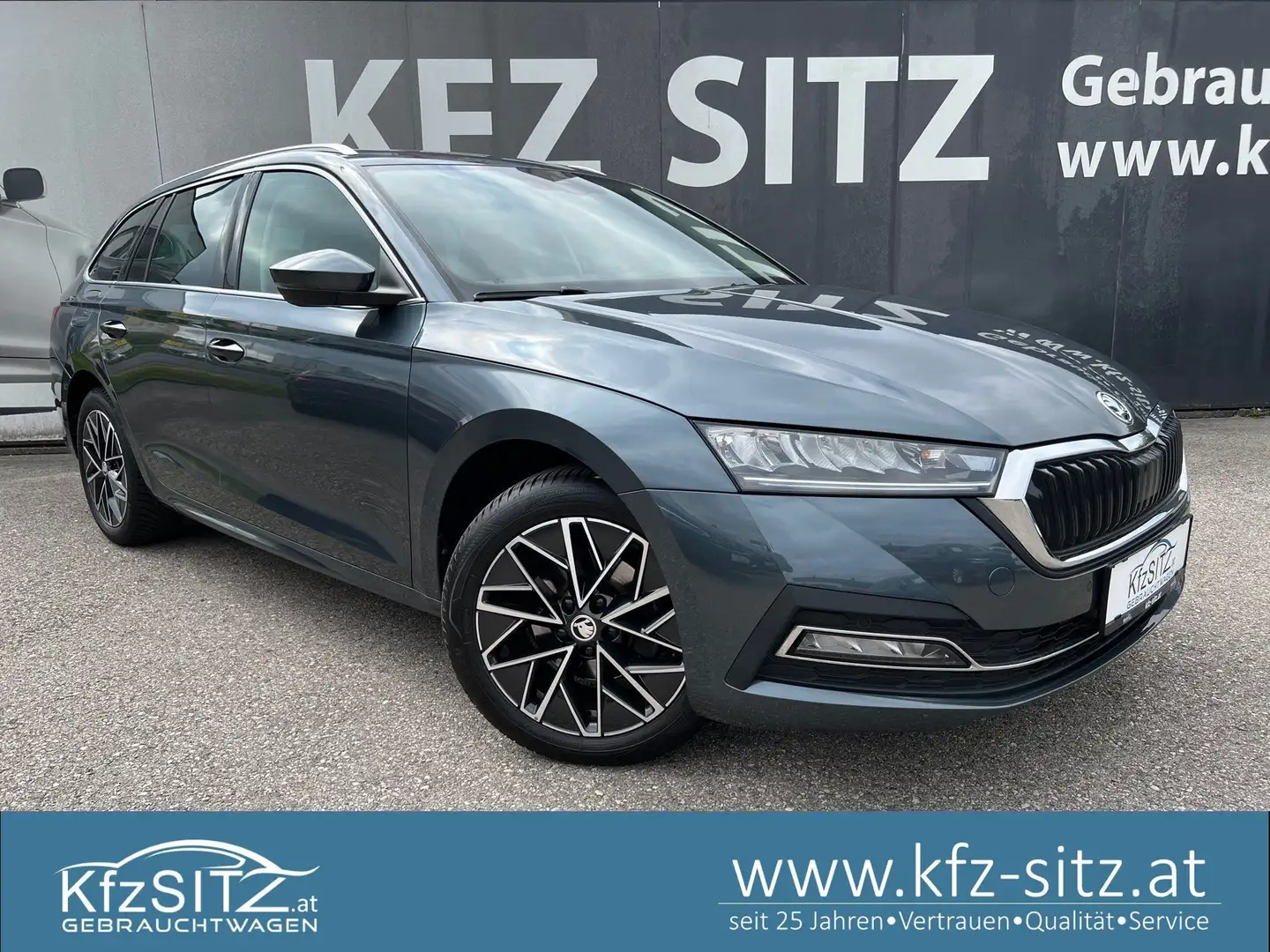Skoda Octavia Combi 2,0 TDI Style DSG | NP: €45.400 Grau - 1